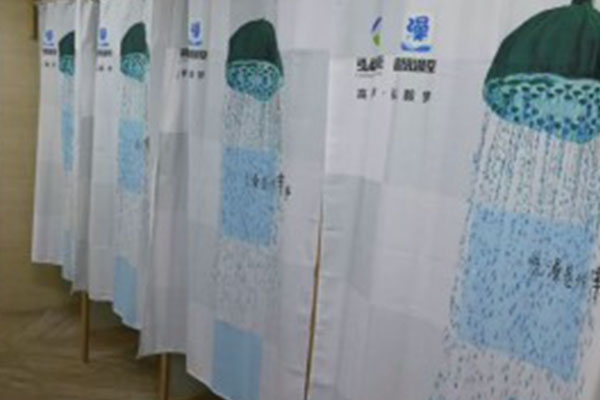 大學(xué)生宿舍洗浴2.jpg 大學(xué)生宿舍洗浴2.jpg